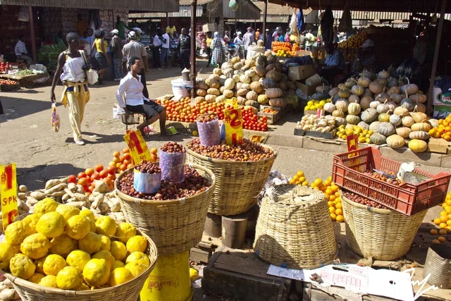 Everyday market life and traders in Mbare, Harare